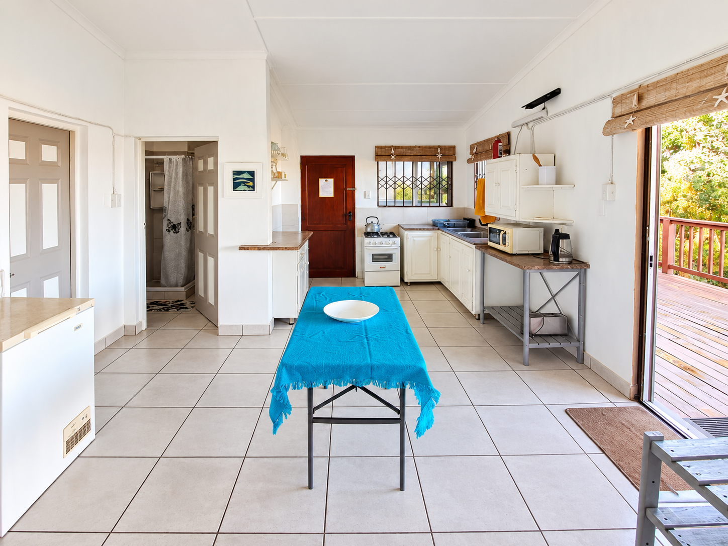 Bright Open-Plan Kitchen Mazi Vuwu Ponta Malongane